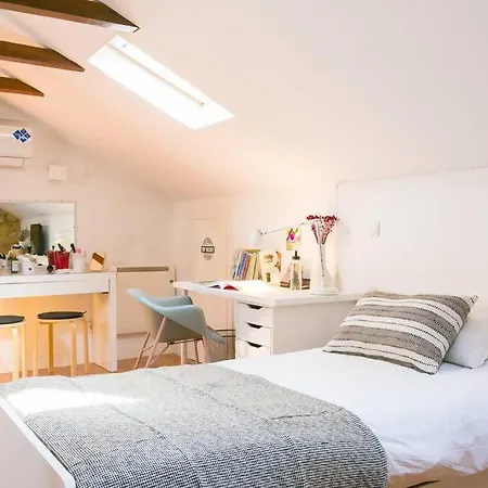 Dafundo-fabulous Duplex Near River Lisbon Ac For 8 Apartment *