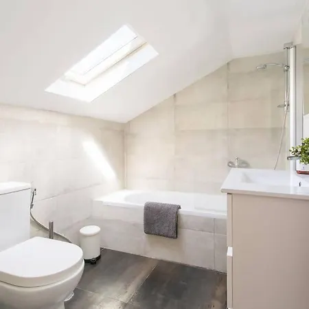 Apartment Dafundo-fabulous Duplex Near River Lisbon Ac For 8