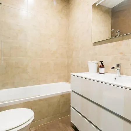 Dafundo-fabulous Duplex Near River Lisbon Ac For 8 *
