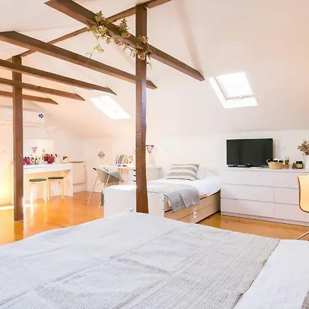 Dafundo-fabulous Duplex Near River Lisbon Ac For 8 Apartment *