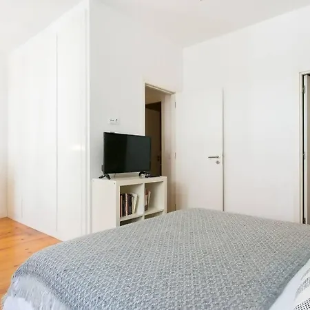 Dafundo-fabulous Duplex Near River Lisbon Ac For 8 Apartment *