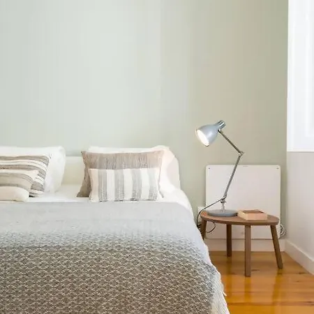 Apartment Dafundo-fabulous Duplex Near River Lisbon Ac For 8 *