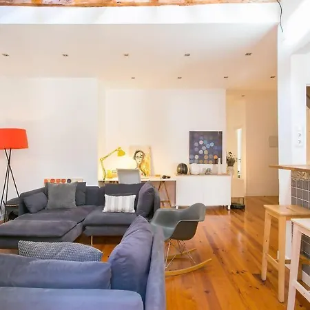 Dafundo-fabulous Duplex Near River Lisbon Ac For 8
