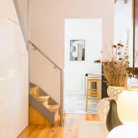 Fabulous Duplex Near River Lisbon Ac For 8 *